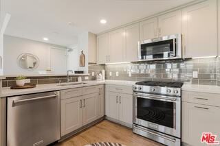 6030 Seabluff Dr #423 - Photo 5 of 8