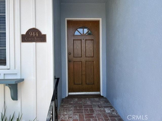 944 Cypress St - Photo 3 of 8