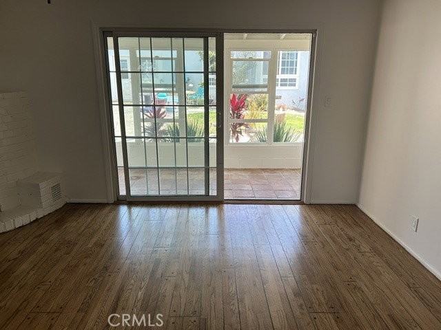 944 Cypress St - Photo 4 of 8
