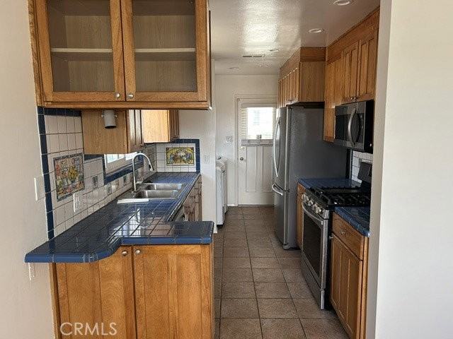 944 Cypress St - Photo 7 of 8