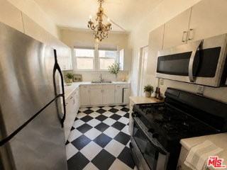 2011 N Vermont Ave - Photo 5 of 8