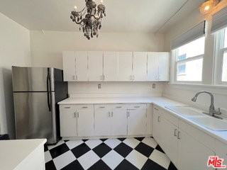 2011 N Vermont Ave - Photo 6 of 8