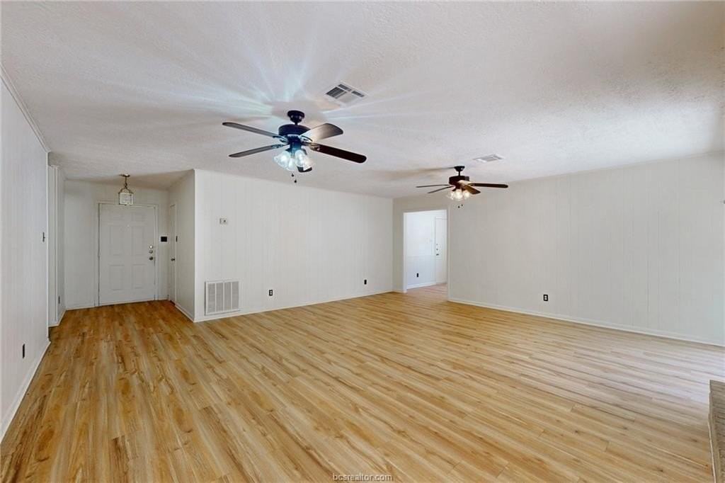 1507 Austin Ave - Photo 2 of 20