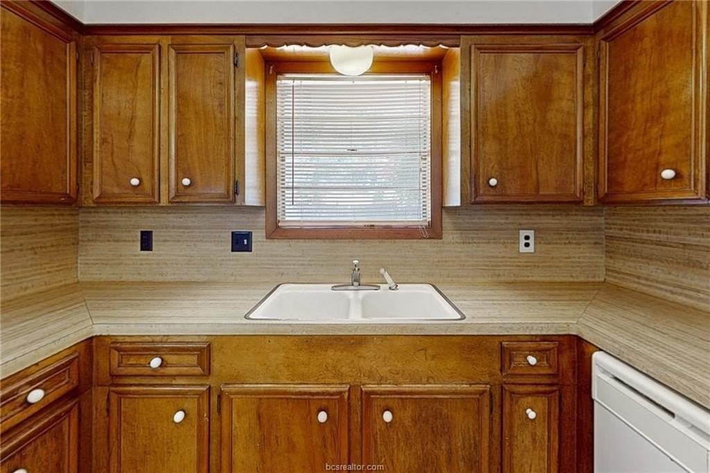 1507 Austin Ave - Photo 7 of 20