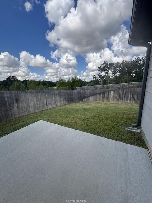 1340 Kingsgate Dr - Photo 3 of 20