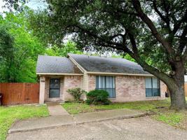 featured image of 706 Cross Timbers Dr