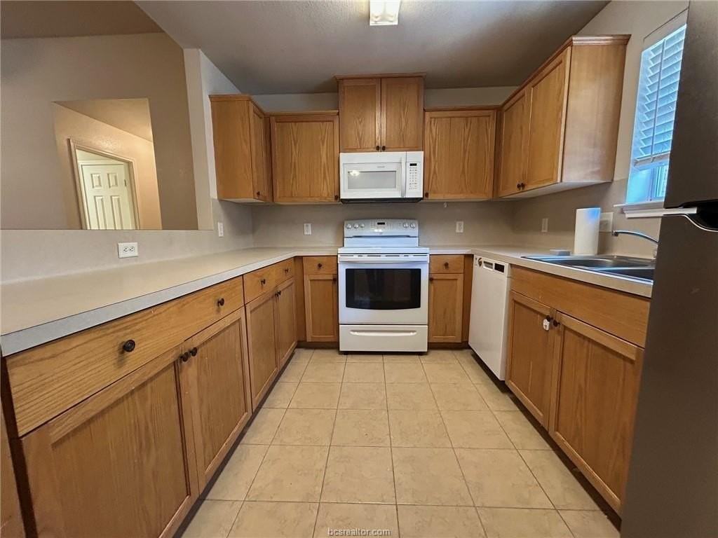 3740 Oldenburg Ln - Photo 5 of 22