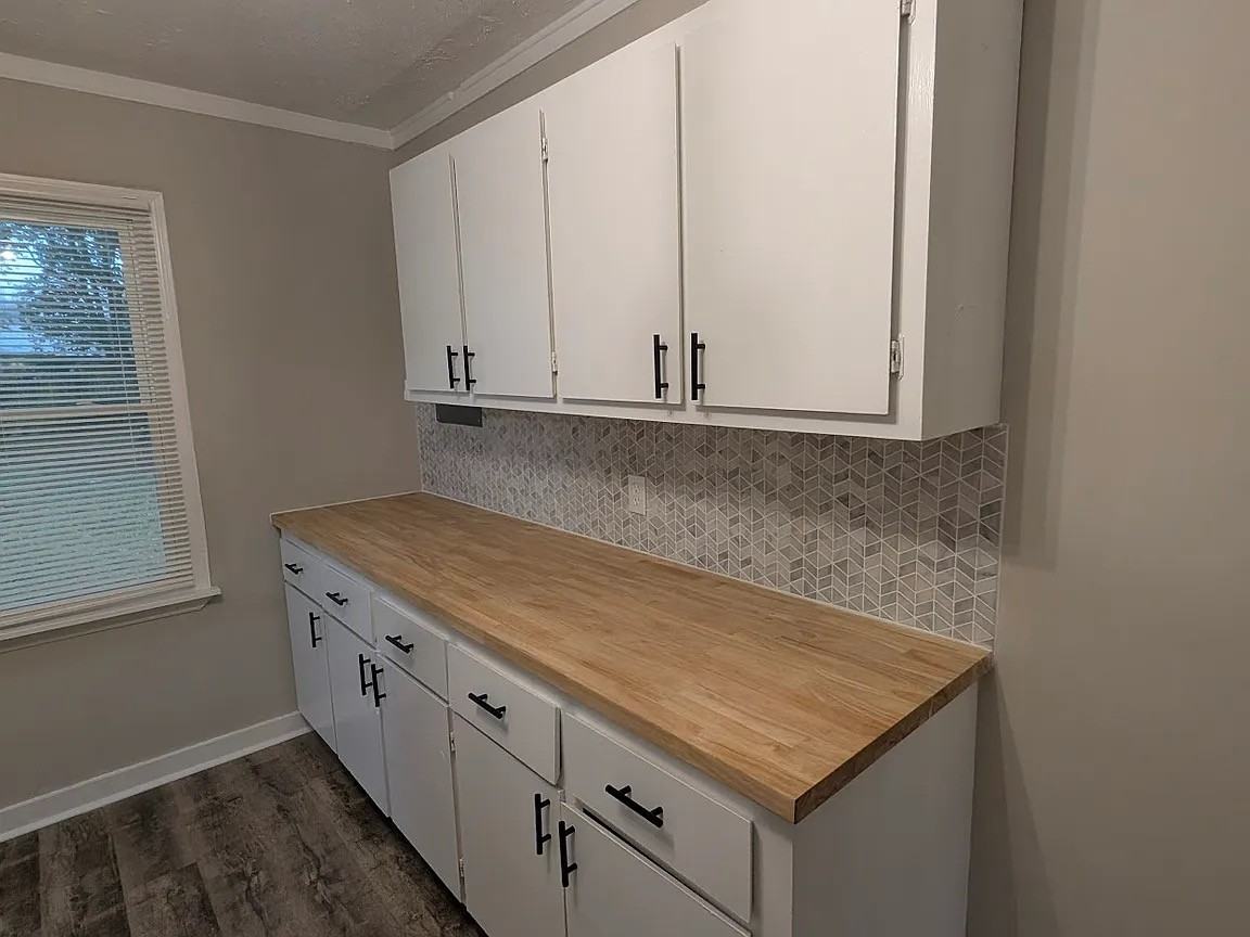 210 Crescent Dr #1 - Photo 3 of 8