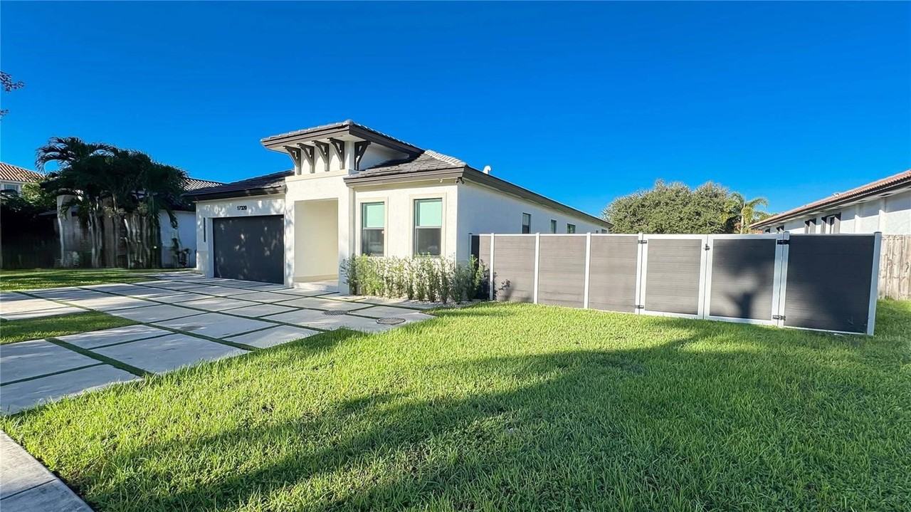 17320 Sw 92nd Ct - Photo 2 of 8