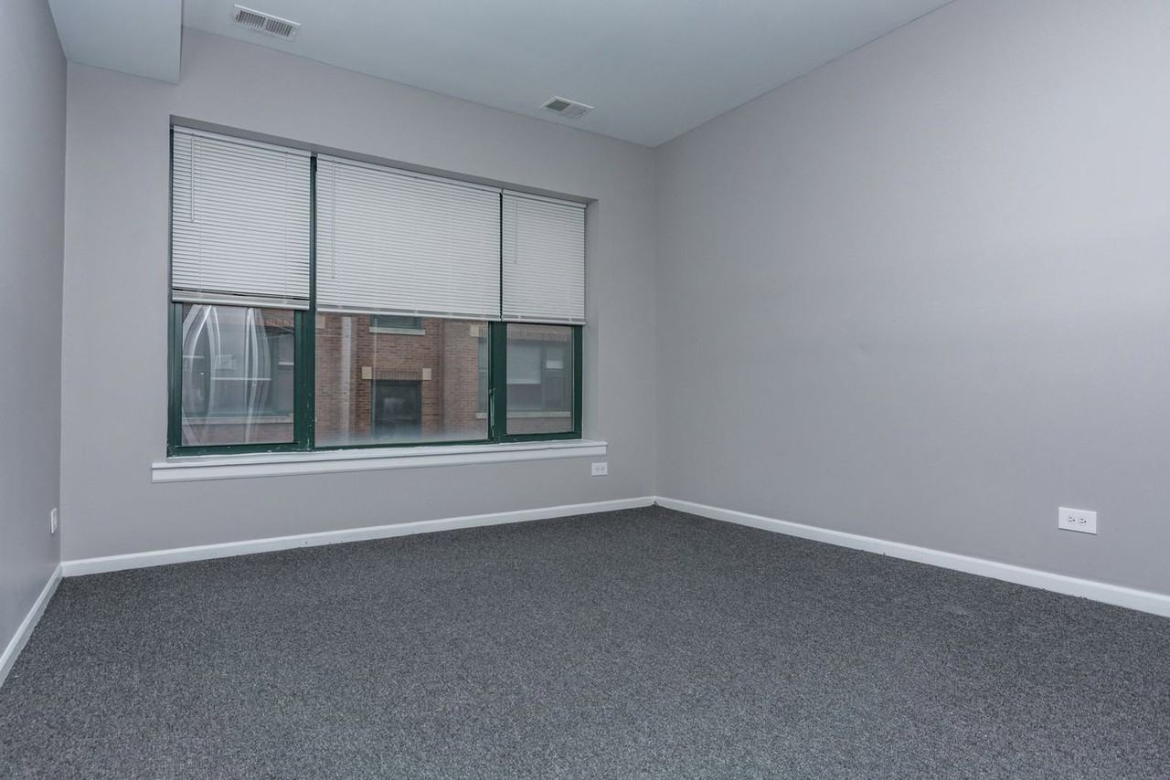 6137 S Indiana Ave #G - Photo 7 of 8