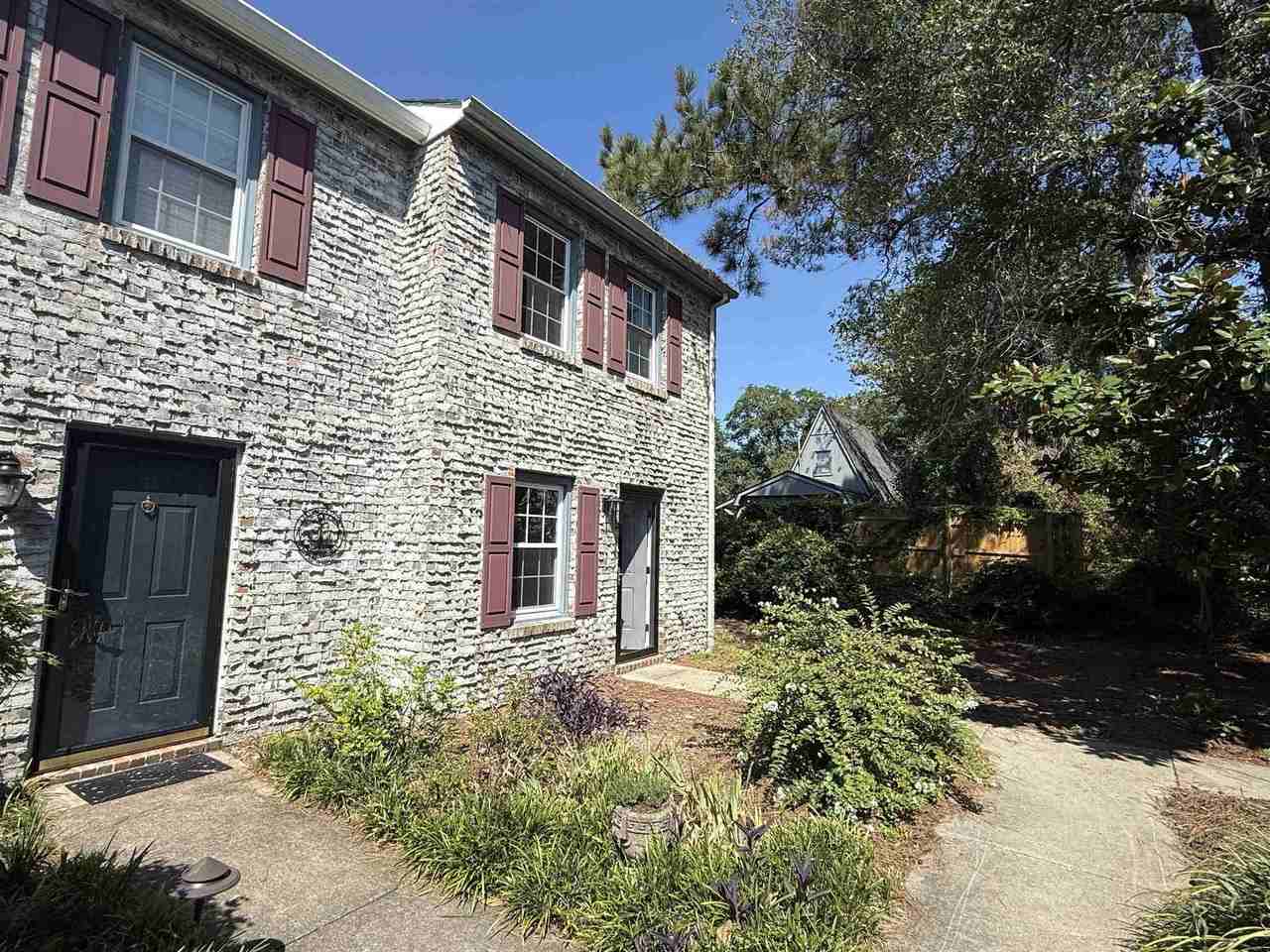 1506 Havens Dr #E - Photo 2 of 17