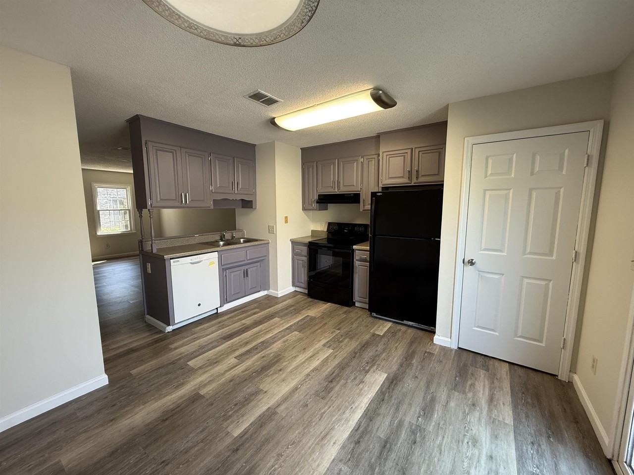 1506 Havens Dr #E - Photo 6 of 17
