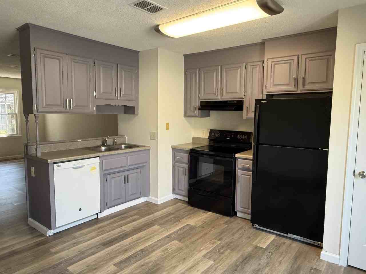 1506 Havens Dr #E - Photo 7 of 17