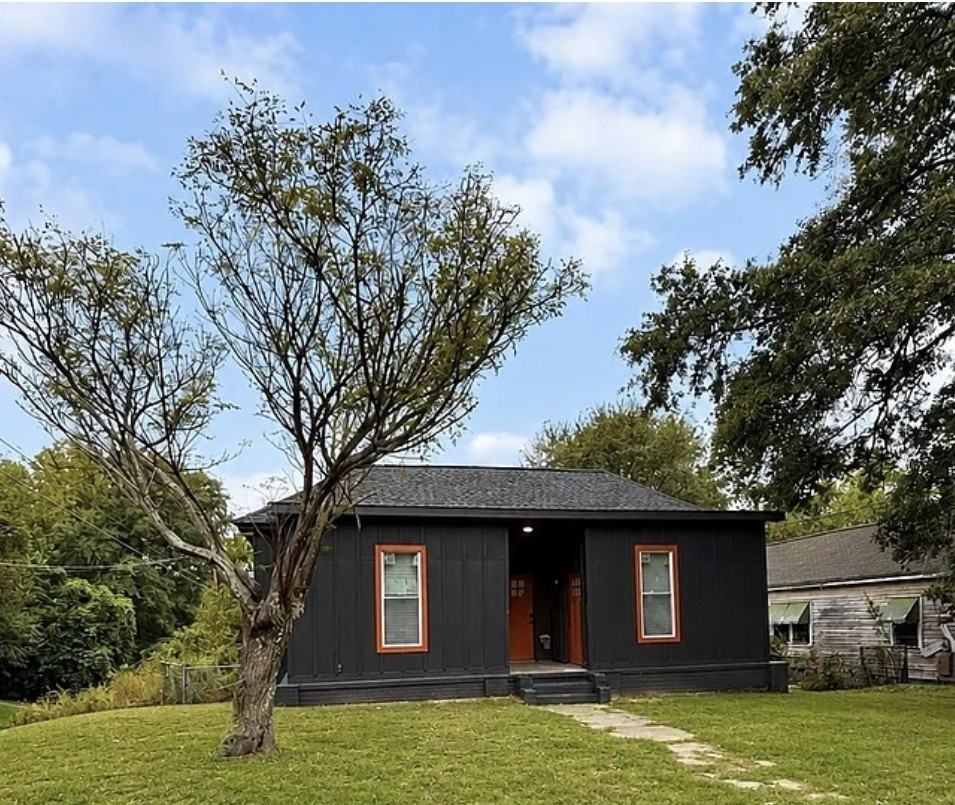 808 Center St #A - Photo 3 of 22