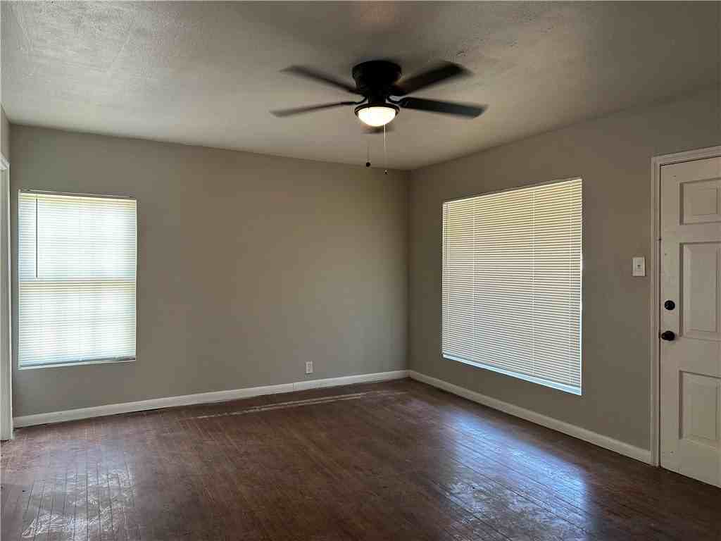 1361 Daytona Dr - Photo 3 of 6