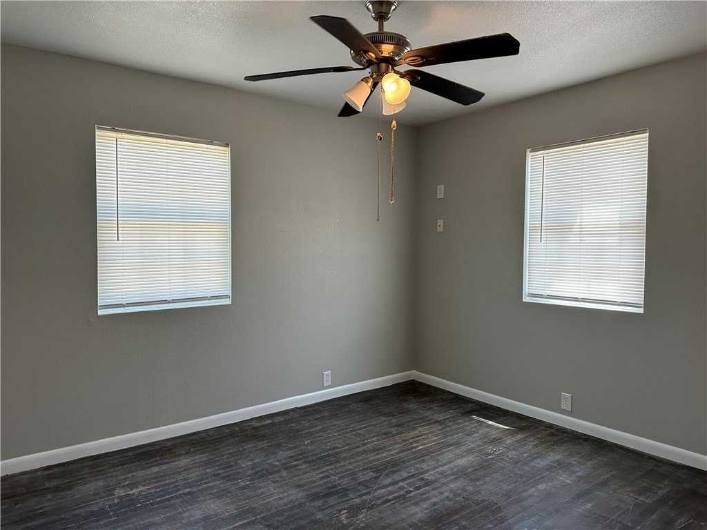 1361 Daytona Dr - Photo 4 of 6