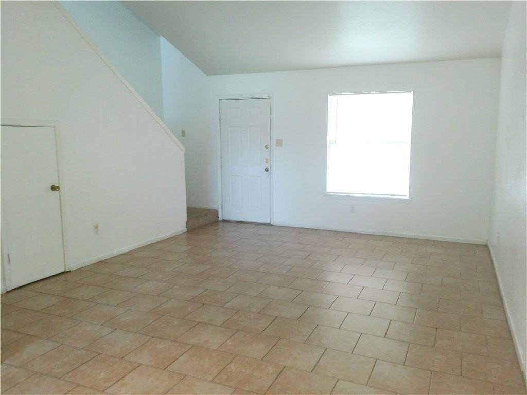 5725 Crestmore Dr - Photo 2 of 8