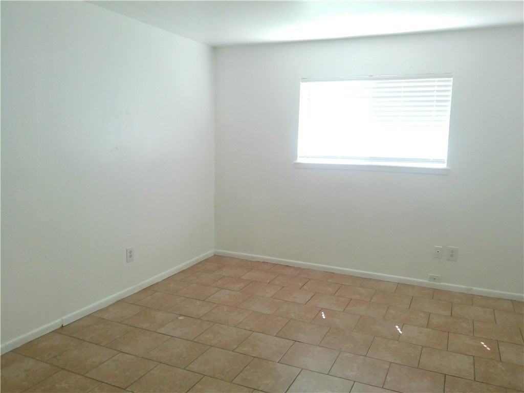 5725 Crestmore Dr - Photo 5 of 8