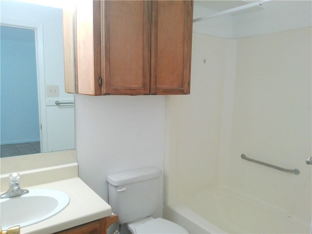 5725 Crestmore Dr - Photo 6 of 8