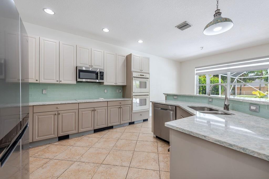 116 Bella Vista Way - Photo 2 of 8