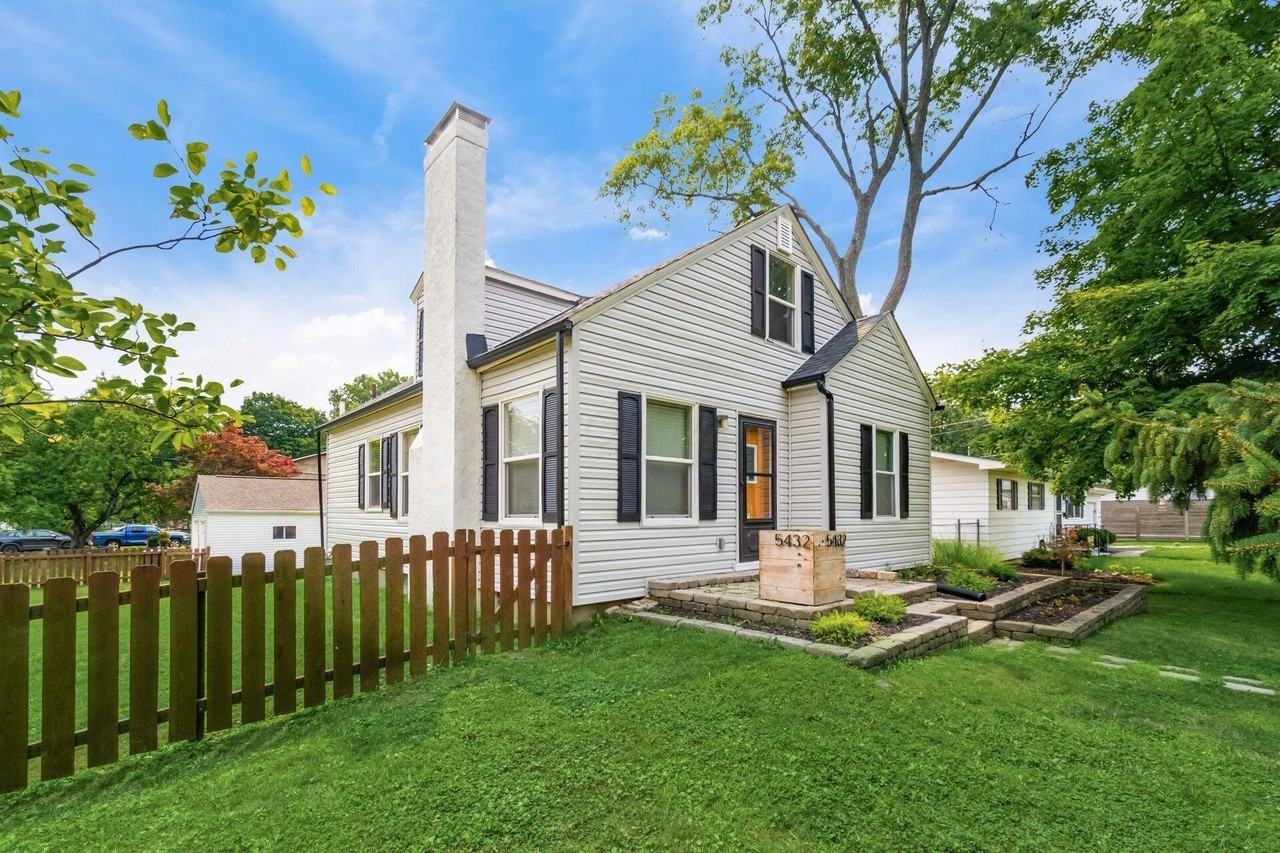 5432 Sharon Park Ave - Photo 2 of 50