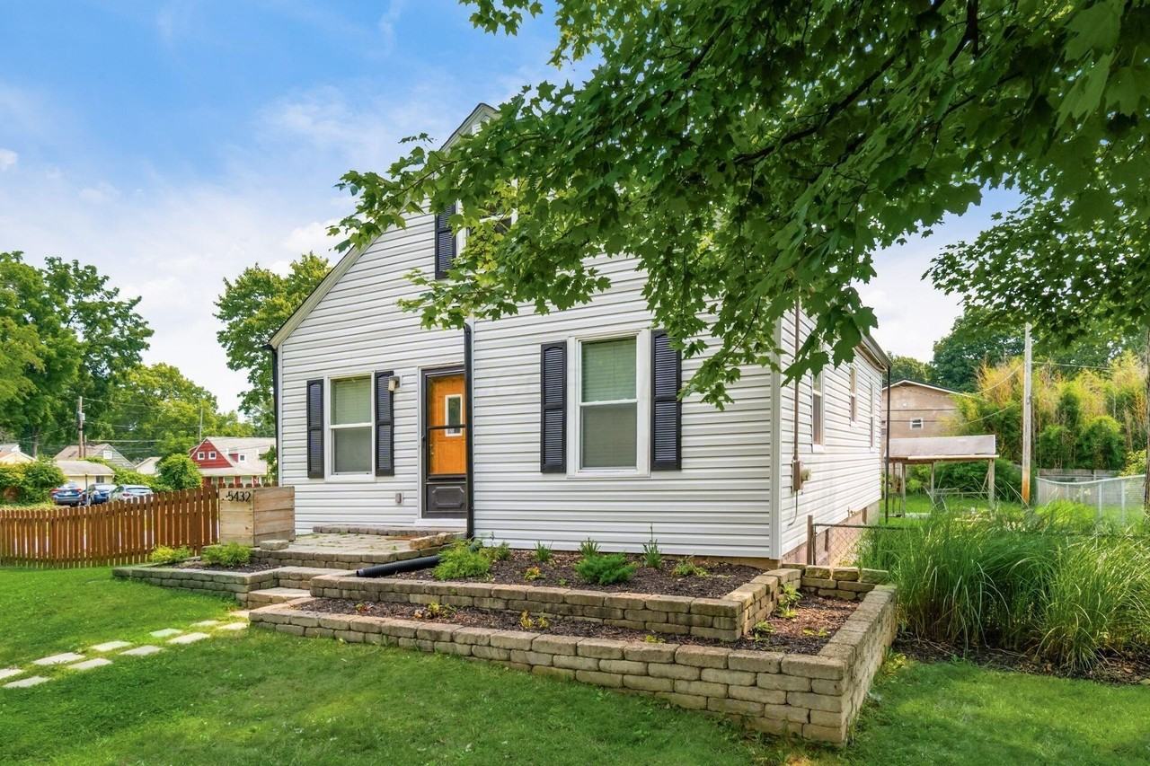 5432 Sharon Park Ave - Photo 3 of 50