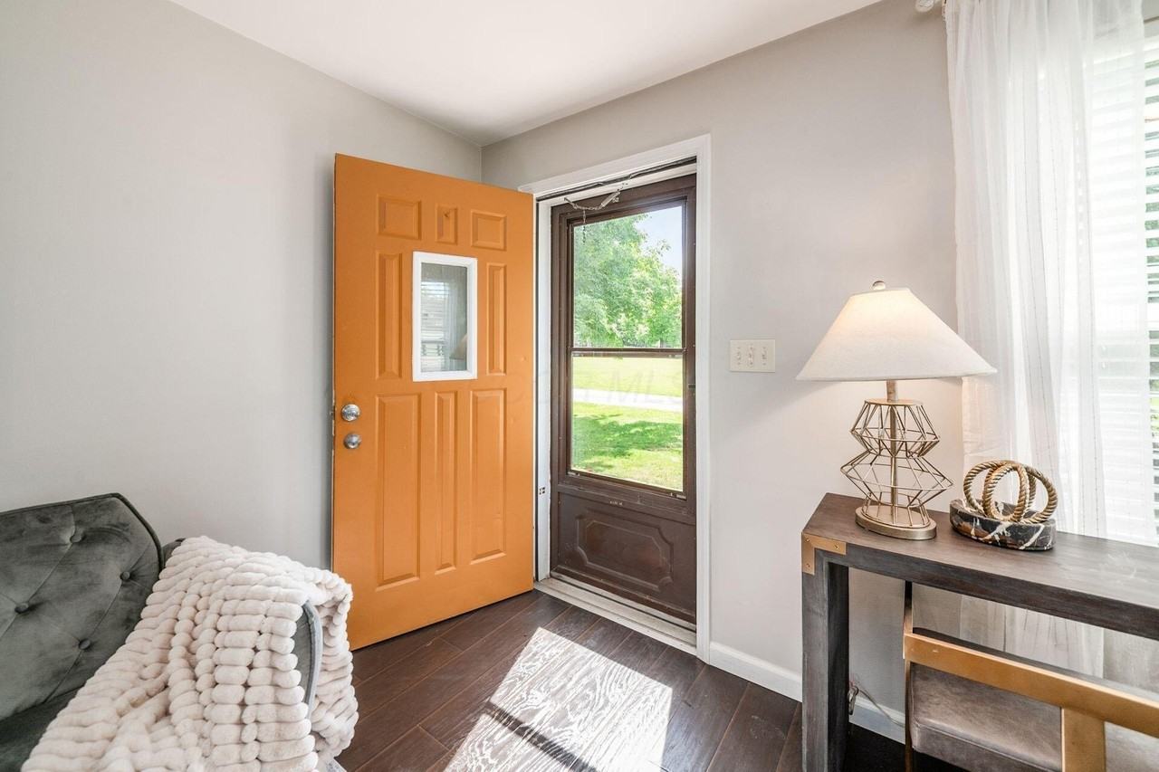 5432 Sharon Park Ave - Photo 5 of 50