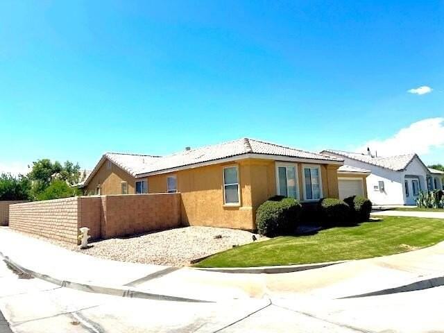 47497 Lagoon Ct - Photo 2 of 38