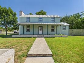 112 W Hackberry St - Photo 1 of 1