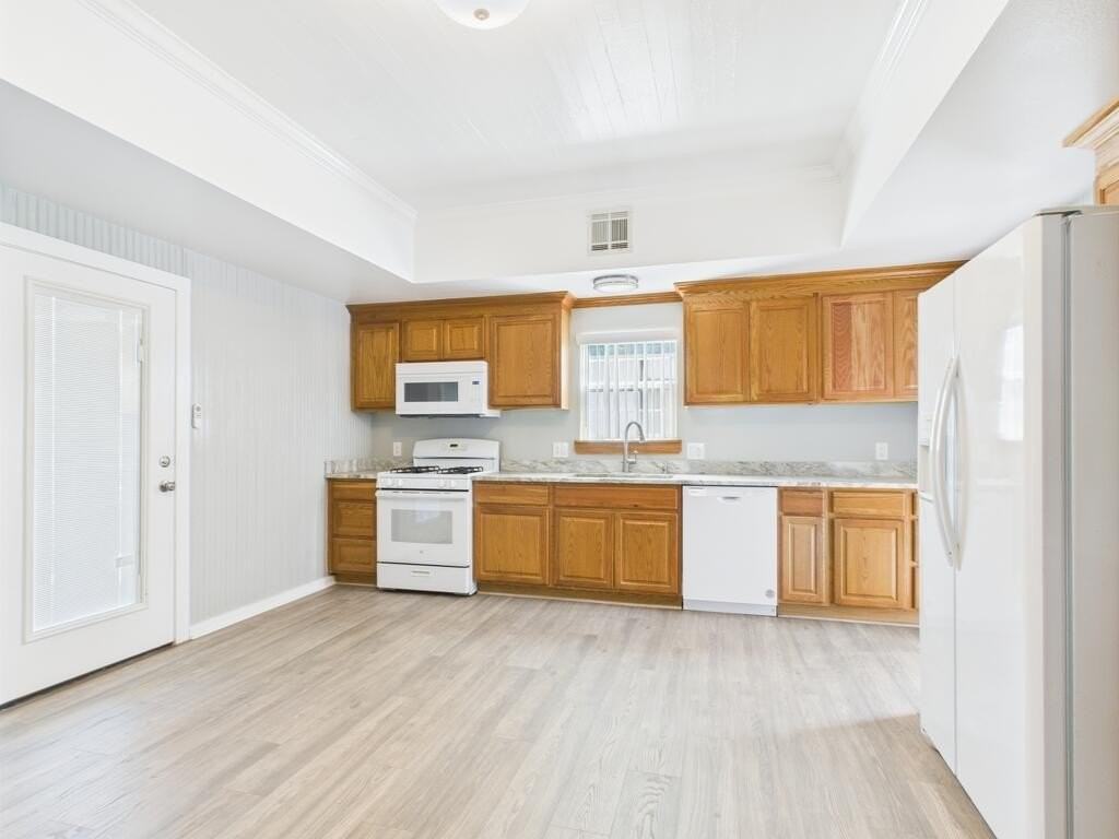 112 W Hackberry St - Photo 6 of 25