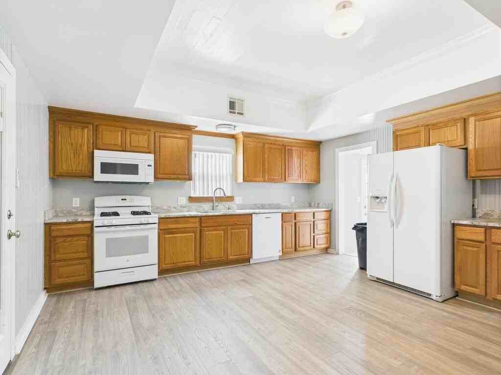 112 W Hackberry St - Photo 7 of 25