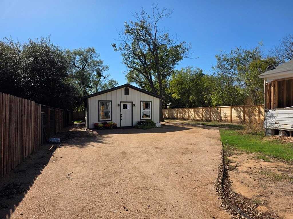 421 E Orchard St - Photo 2 of 16