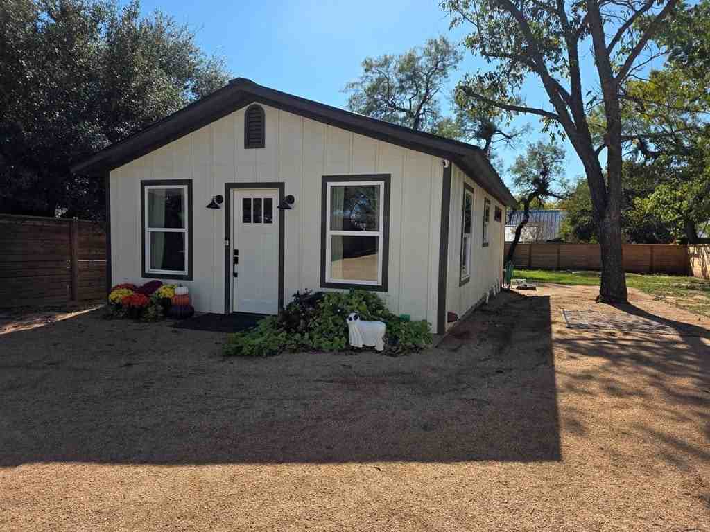 421 E Orchard St - Photo 3 of 16