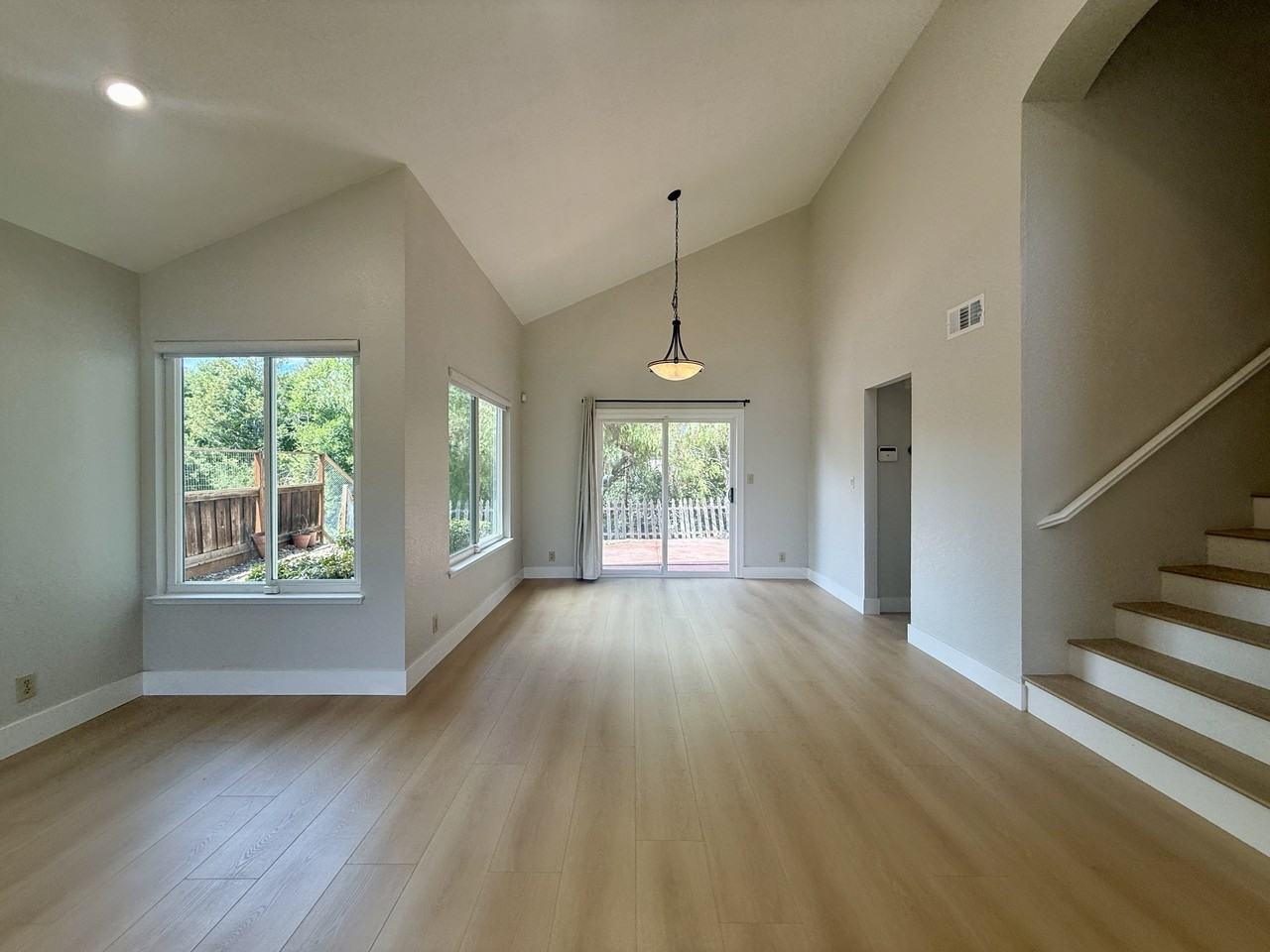 560 Palo Alto Pl #MAIN - Photo 2 of 32