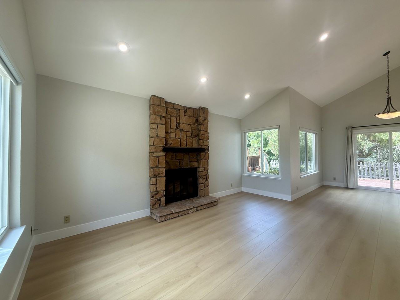 560 Palo Alto Pl #MAIN - Photo 3 of 32