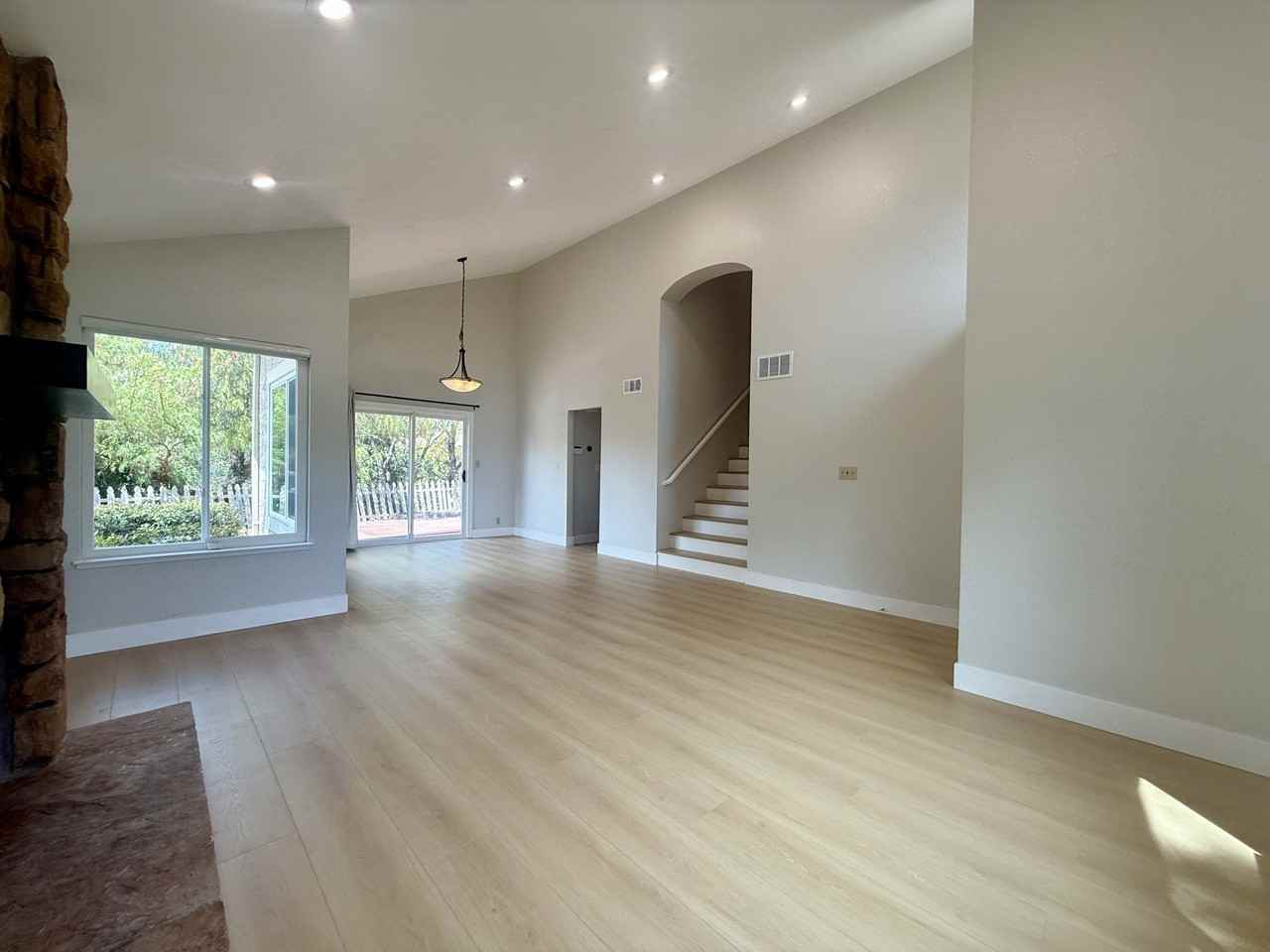 560 Palo Alto Pl #MAIN - Photo 4 of 32