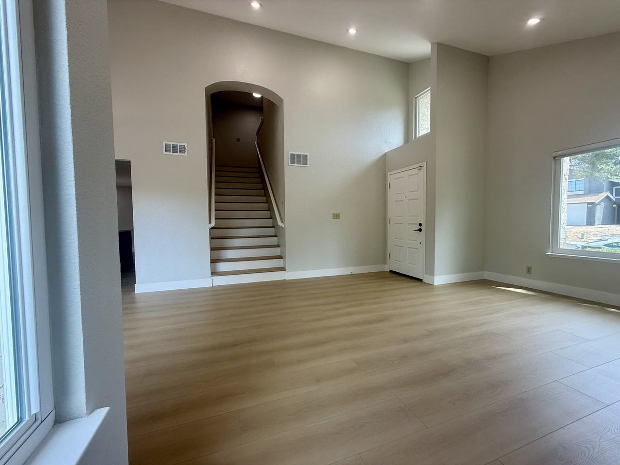 560 Palo Alto Pl #MAIN - Photo 5 of 32