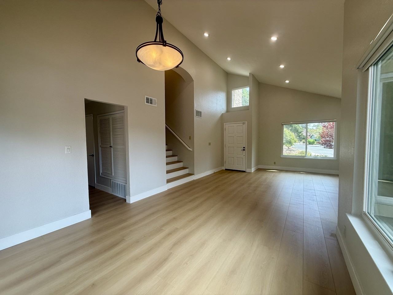 560 Palo Alto Pl #MAIN - Photo 6 of 32