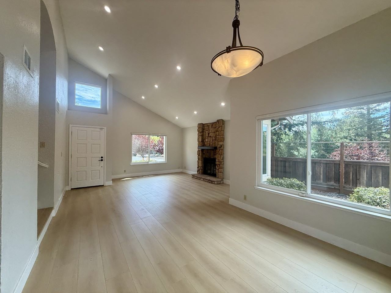 560 Palo Alto Pl #MAIN - Photo 7 of 32