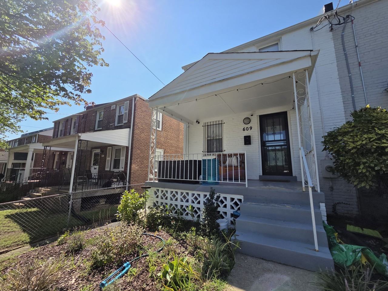 609 Farragut Pl Ne #1 - Photo 3 of 30