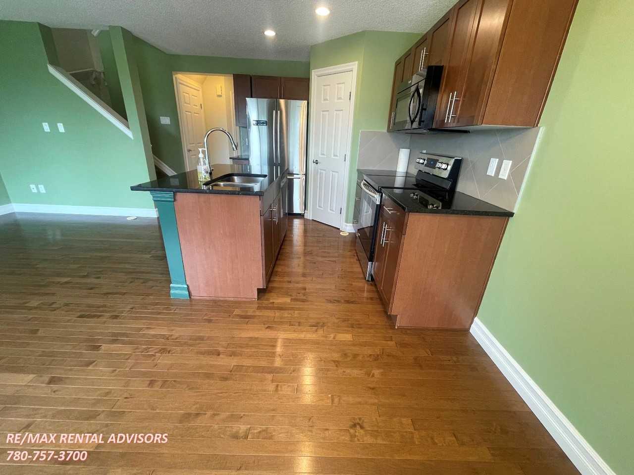 15910 10 Ave Sw - Photo 3 of 20