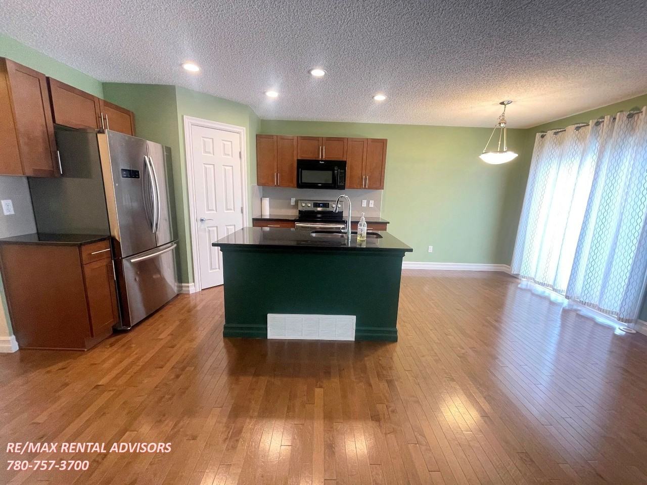 15910 10 Ave Sw - Photo 4 of 20