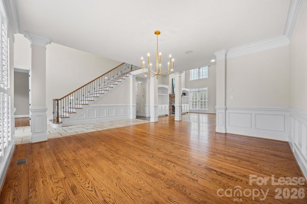 334 Stone Cliff Ln - Photo 4 of 43