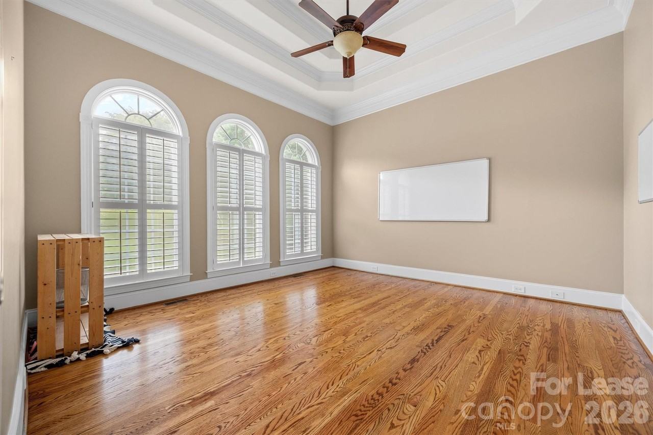 334 Stone Cliff Ln - Photo 5 of 43