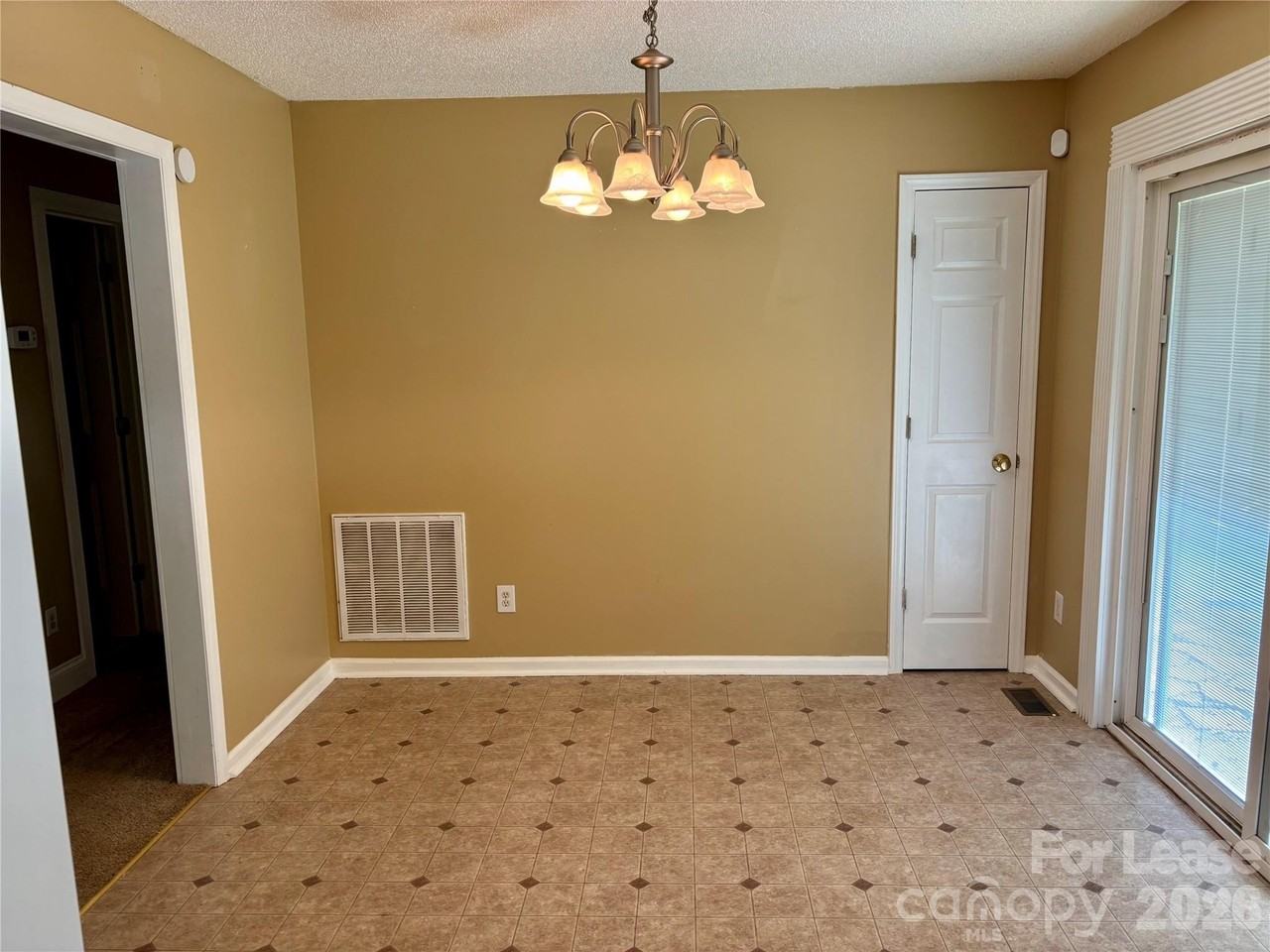 316 Springhill Ln - Photo 6 of 12
