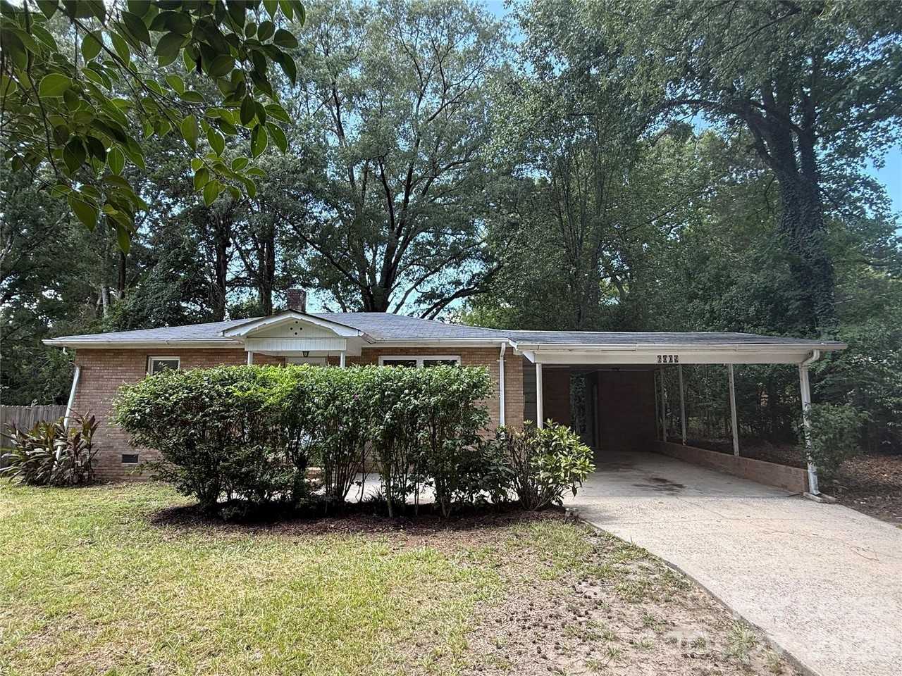 6009 Monteith Dr - Photo 2 of 12
