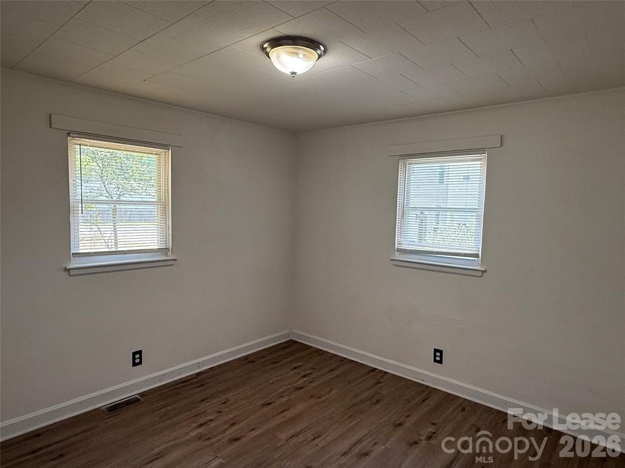 6009 Monteith Dr - Photo 4 of 12