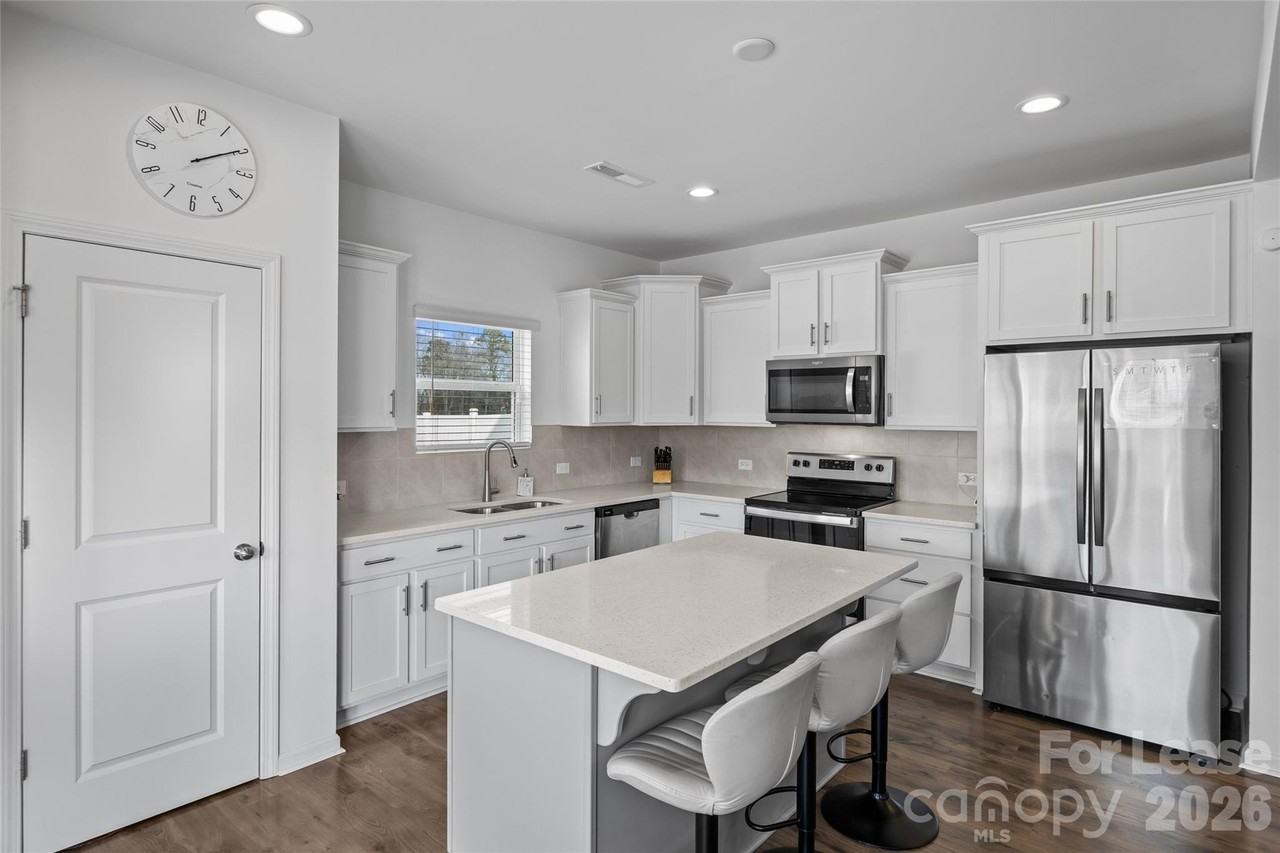 2502 Waverly Dr - Photo 2 of 2