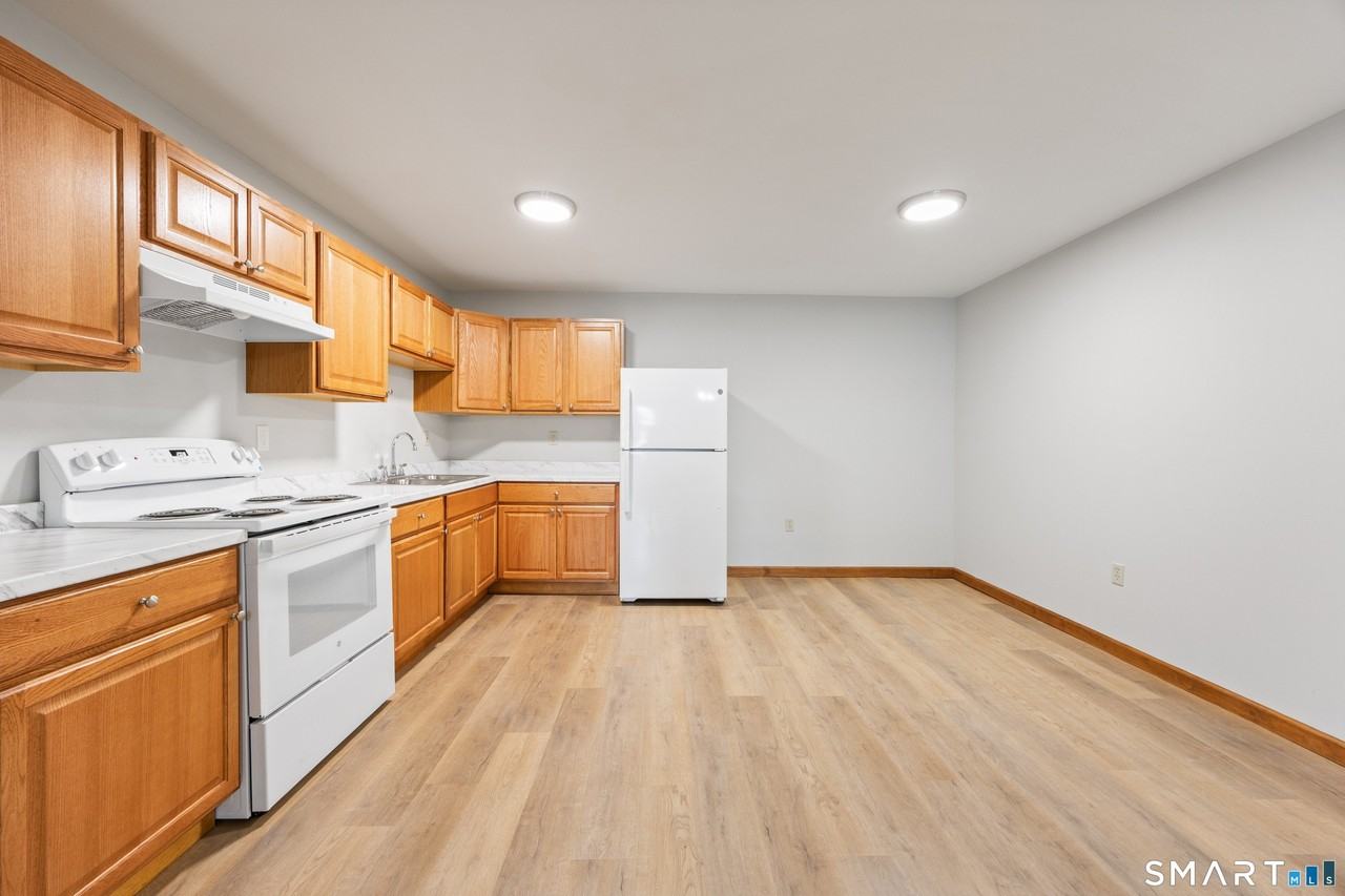 180 N Cherry St #11 - Photo 4 of 21