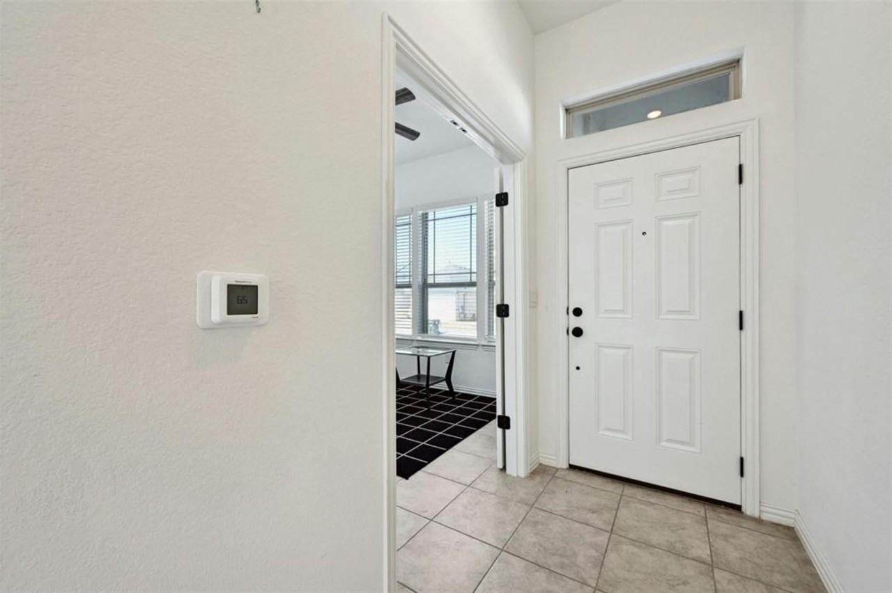 12613 Stanford Dr - Photo 5 of 31